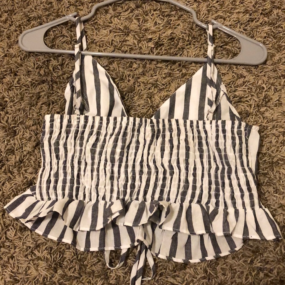 White and gray striped cropped tank top - Picture 2 of 2